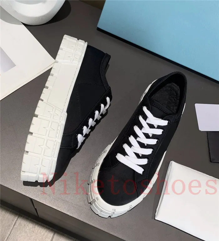 Nylon Women Designer Sneakers White Black Beige Casual Shoes Triangle Rubber 50 MM Sole met wielontwerpcanvas platformschoentrainers