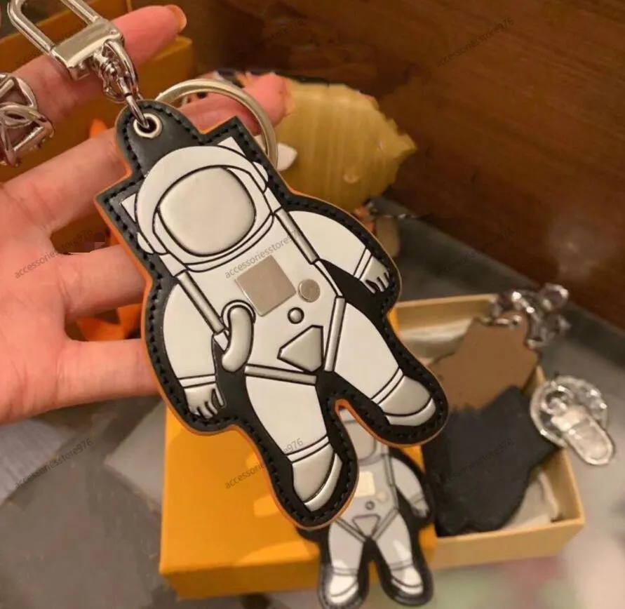 Spaceman Cool High Quality Keychains Lovers Keychain Leatherキーリングシルバーバックルメンズ女性バッグカーハンドバッグペンダントカップルACCES238H