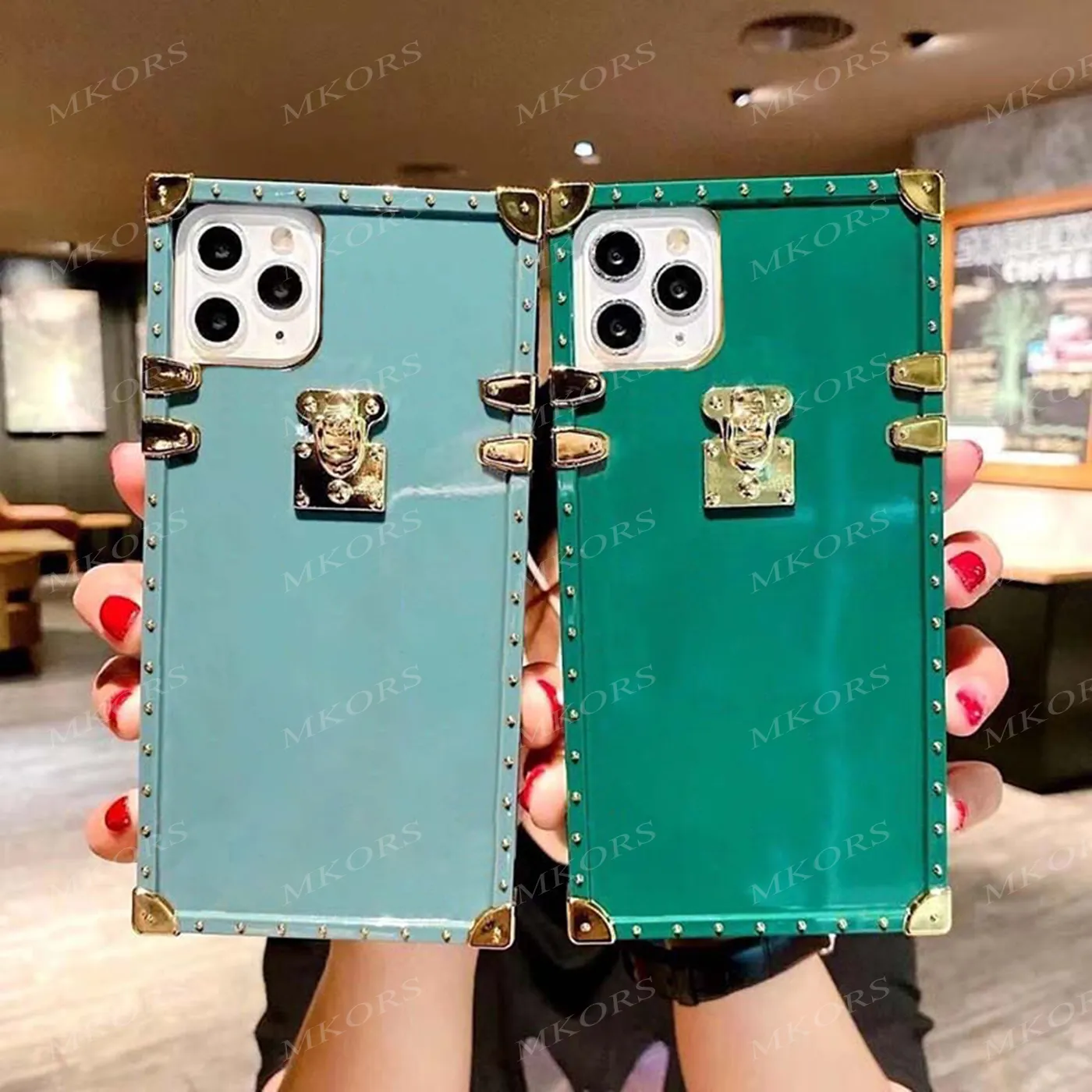 L Letter Flower Phone Cases for iPhone 12 Mini 12pro 11 Pro 11pro X Xs Max Xr 8 7 6 6s Plus Square Case Fashion Show Style Cover