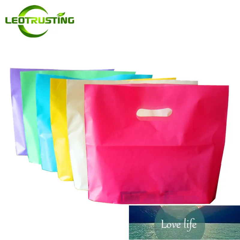 50pcs en gros couleur beauté sacs à provisions en plastique avec poignée personnelle boutique générale vêtements chaussures emballage cadeau pochettes prix usine conception experte qualité