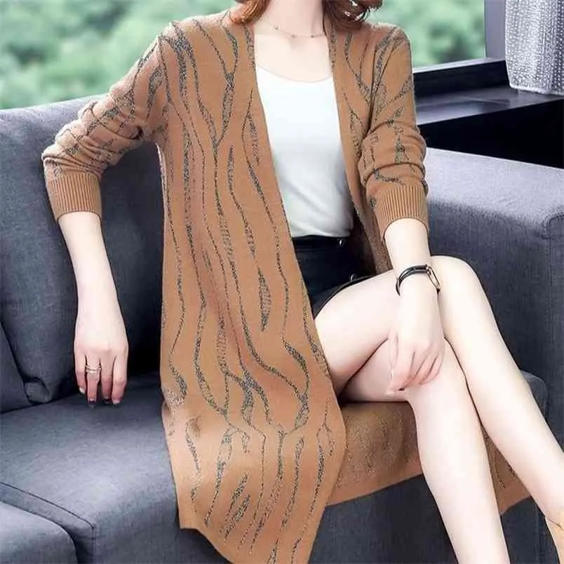 カーディガン薄い緩いニットの森のセーター女性のファッションの縞模様の装飾のない中長期的な女性春秋210427