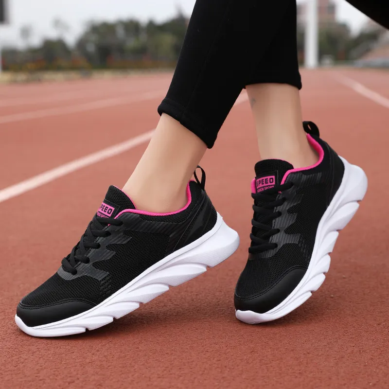 Venta al por mayor 2021 Tenis para Hombres Mujeres Deporte Zapatillas Running Super Light Transpirable Corredores Blanco Blanco Pink Pink Zapatillas al aire libre EUR 35-41 WY04-8681