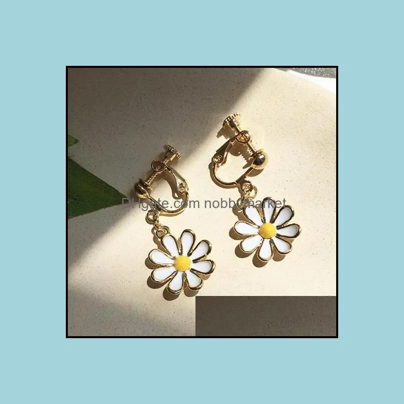 Trendy Sweet Daisy Korean Earrings For Women Teen Girls Simple Korean Fashion Ear Clips Studs Party Jewelry Summer Wearing Gifts Factory price expert design