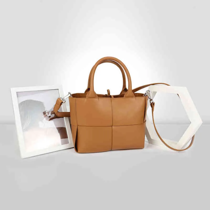 NXY Evening Bags Simple Fashion Fritid 2022 Ny handväska Stora kapacitet Solid Färg Cowhide Woven Child Mor Tote Bag Diagonal Cross Bag 220211