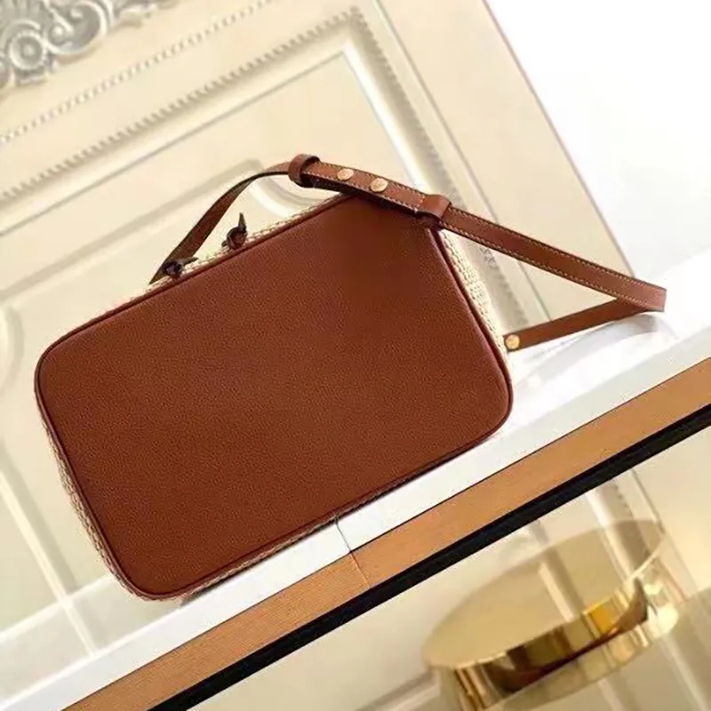 2021 luxury Famous Designer Women Fashion handbags Shoulder Bags Cross Body Clutch Bag Bucket Plain Leather String Interior Zipper Pocket Casual Drawstring