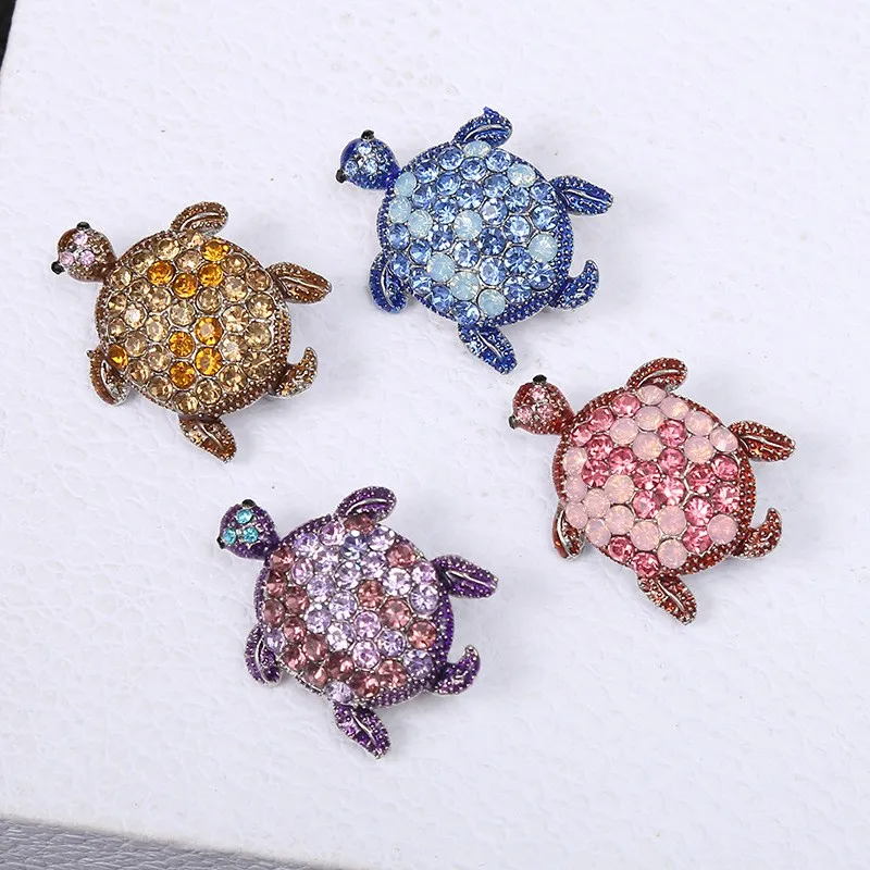 Kolorowe Rhinestone Turtle Brooches Pinki dla kobiet Mężczyźni Party Zwierząt Płaszcz Przyczynowy Płaszcz Broszki Pinki Prezenty