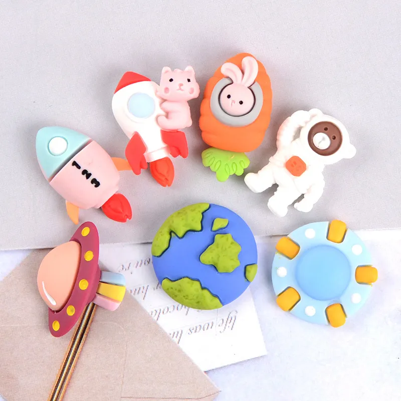 20pcs / Lot Mini Résine Composants Ours Astronaute Dirigeable Terre Flatback Cabochon Miniature Motif Applique Ornement Artisanat DIY Scrapbook