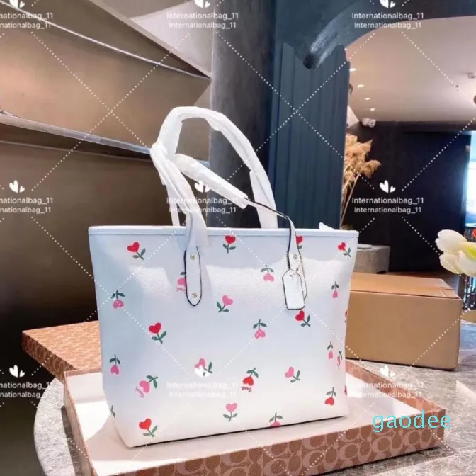 2021 فاخر مصمم المرأة الكلاسيكية الأزياء حقيبة تسوق من سعة كبيرة واحدة الكتف جودة عالية السياحة المطبوعة المحمولة حمل الكرز
