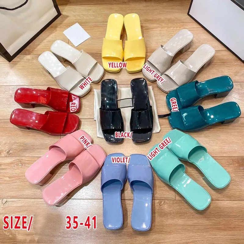 Jelly Luxury Slippers Crystal Sandals Slides planos saltos de salteto de verão praia grossa shathies plataforma alfabetista 35-41