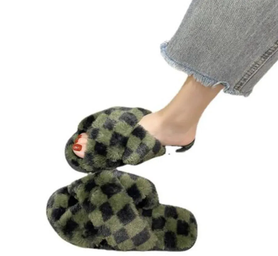 Classic Design Women Winter House Furry Slippers Fluffy Faux Fur Home Slides Flat brown grid pattern Fashion Indoor Floor Shoes Ladies Flip Flops