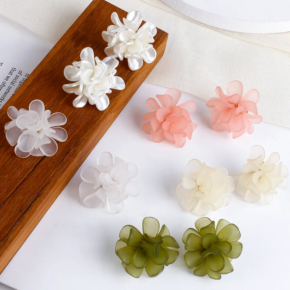 Aensoa New Coreano Sweet Resin Flower Flower Stud Orecchini per le donne Moda Elegante orecchini acrilici Gioielli del partito Oorbellen