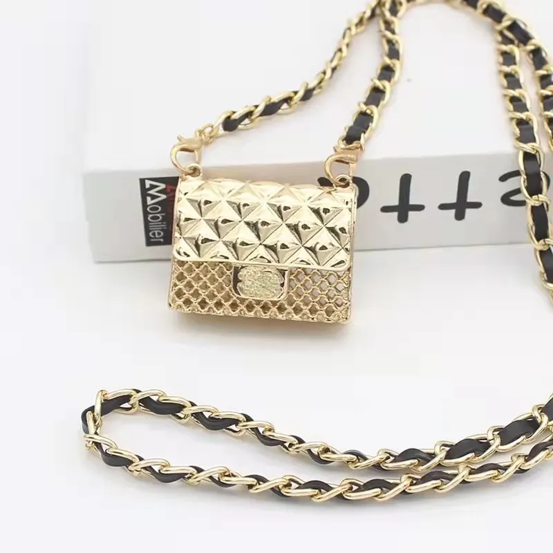 Designer Damer Mini Metall Pärlkedja Crossbody Väskor Midja Mode Liten fyrkantig axelväska Halsbandsväska