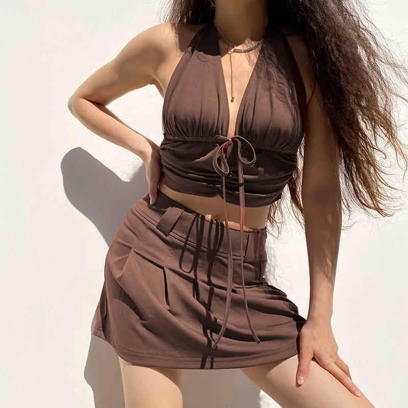Brun Sexig Deep V Neck Backless Camis Halter Y2K Top och Pleated Skirt Suit for Women Loungewear Tracksuit Summer 2 Piece Set 210415