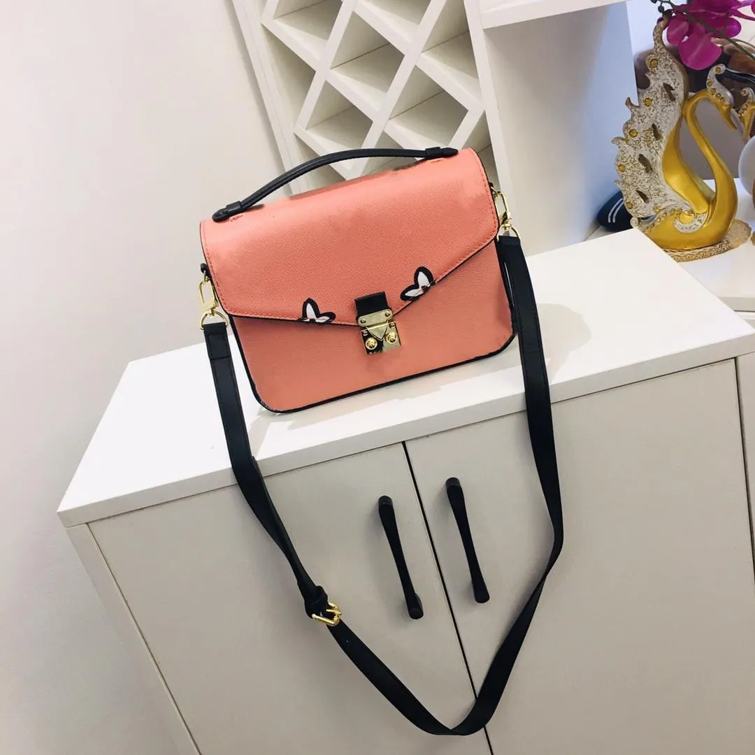 Luxurys Designer Bags women fashion Shoulder crossbody Bag high quality Handbag 25cm Handbags M45823