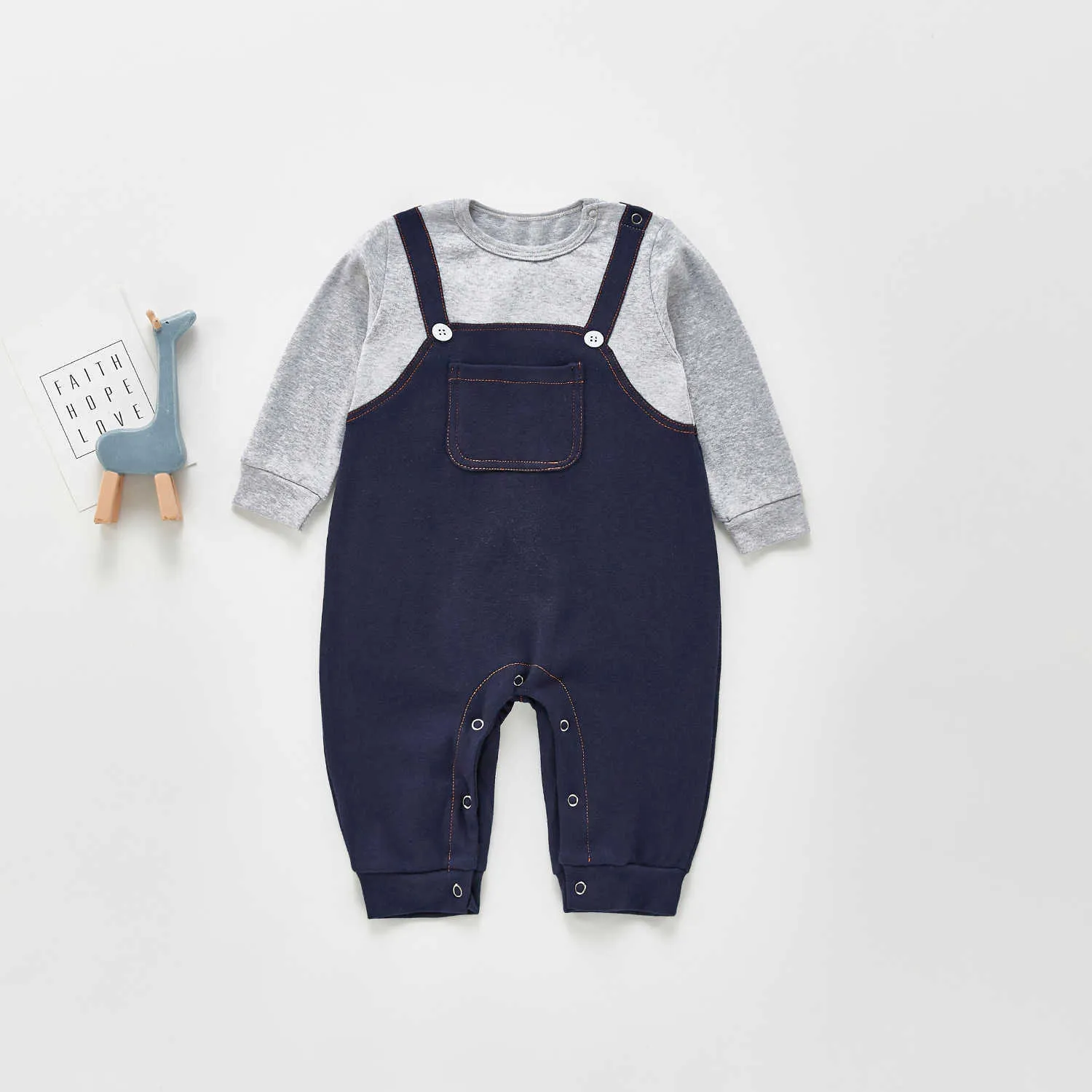 Frühlingsjunge Strampler Kletteranzug Lässig gefälschte zweiteilige Klettern gestreiftes Overall Tuch Baby Boy Outfit 210701