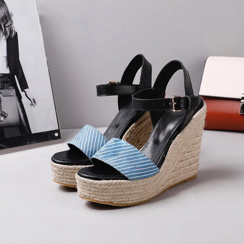 T126 Senaste Högkvalitativa Real Läder Sandaler Hamp Rope Vävning Design Kvinnor Tofflor High-Heels Skor Flip Flopnew Sommarlov Wedges