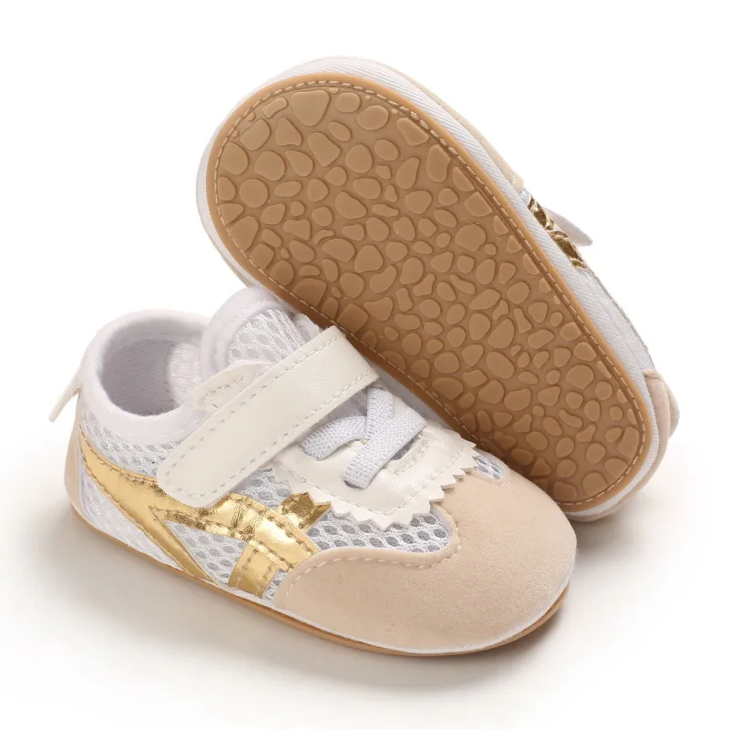 Baby First Walkers Barn Grid Cloth Gummi Sole Skor Spädbarn Fretwork Tyg Sneakers Nyfödda Stövlar Barn Tofflor Toddler Soft Summer Cool Moccasins Drop Ship