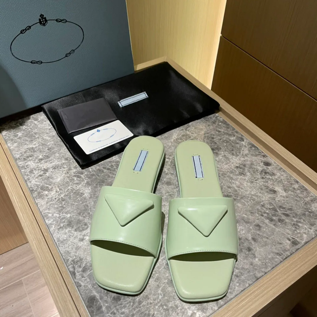 Sandaler nya designer kvinnor 2022 lägenheter slipper läder tofflor sandal sexig topp med sommar 35-42 kvalitet high box storlek damer uslwh