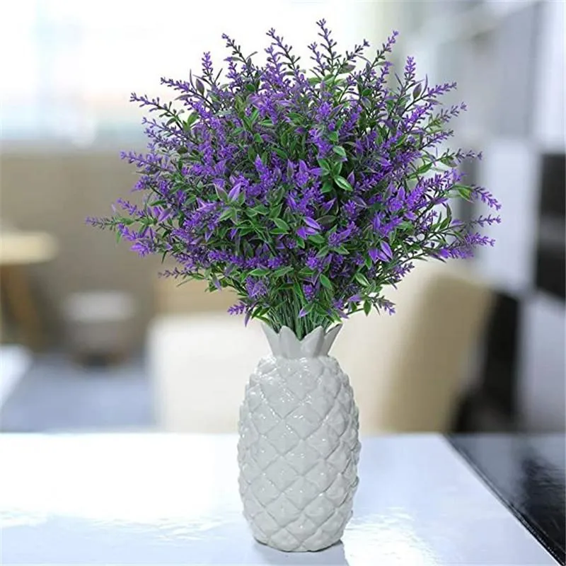 Guirnaldas de flores decorativas 8 paquetes / paquete Lavanda falsa artificial Arbustos resistentes a los rayos UV Plantas que no se desvanecen Faux Plastic Greenery para la decoración del hogar