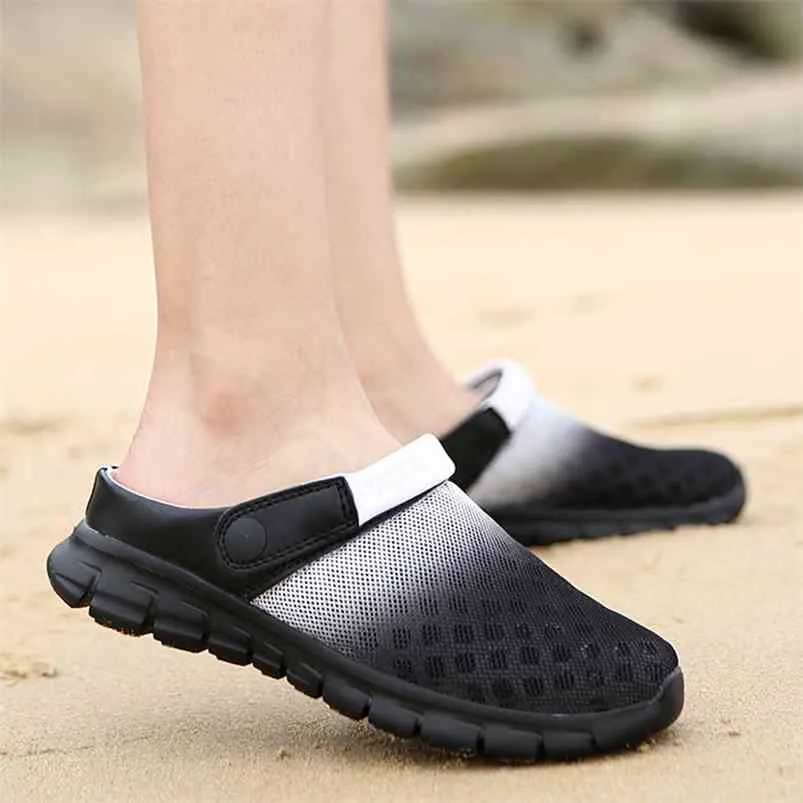 Homens de verão Sandálias Respirável Mesh Sandália Sandália Sapatos de Praia Água Slippers Fashion Slides 210624