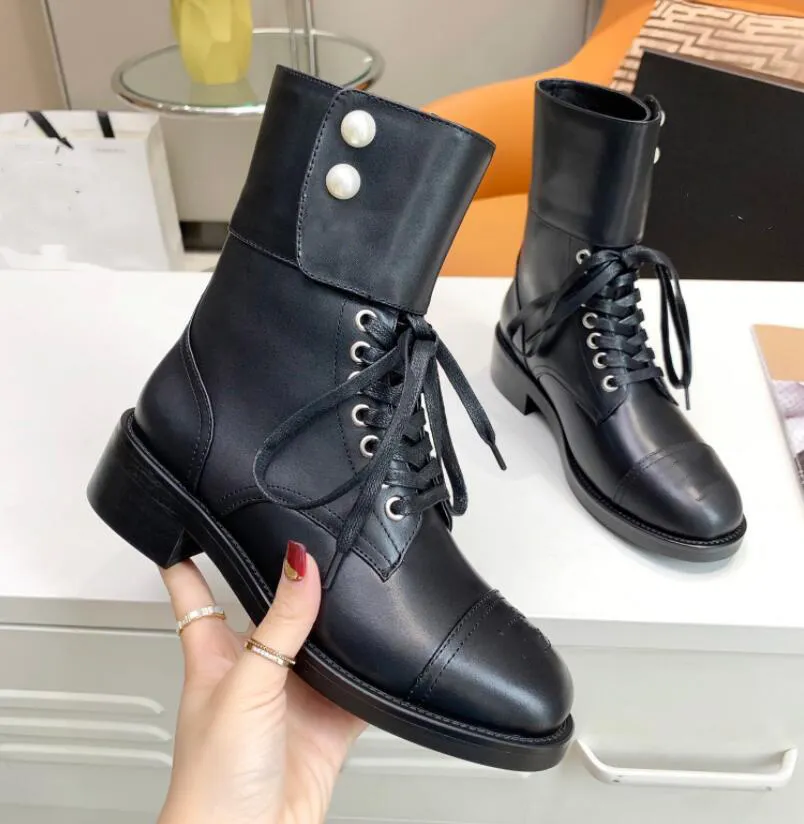 Kvalitet Martin Jennie Bottes Women Boots Laureate Love Womens Black Real Leather Medal Goarse Non-Slip Winter Shoes Storlek 35-41