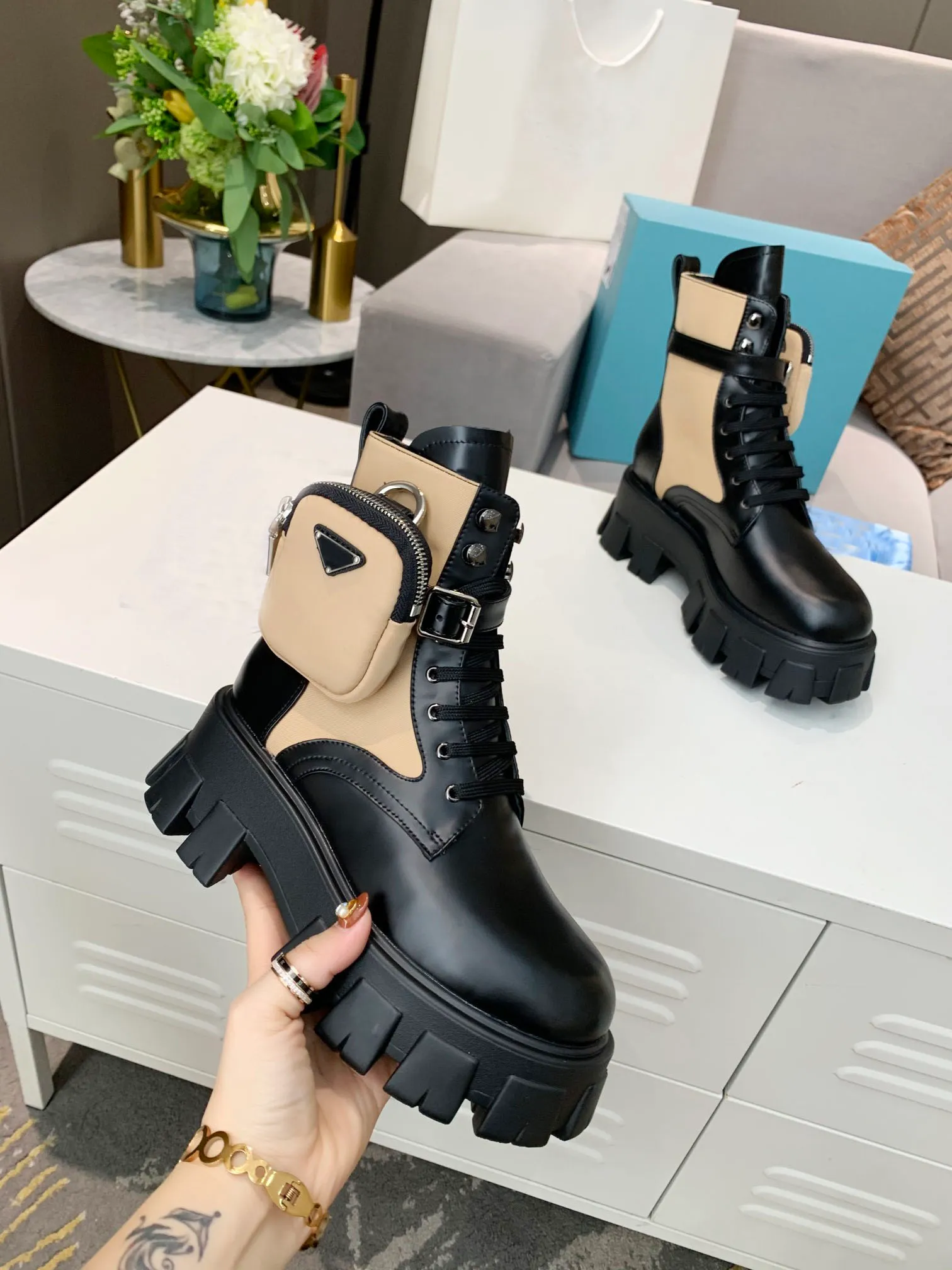 High quality womens famous shoes leather Martin boots round head high heel thick heels womens shoes lace up thick bottom pocket boots zipper womens short boots