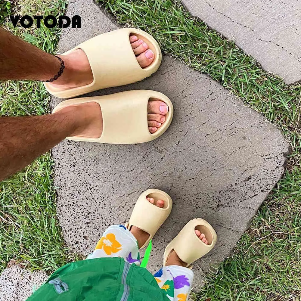 New Summer Men Beach Slides Foam Runners Beach Sandals Mens Slipper Man Swiming Slippers Slip On Flip Flop Flats Garden Shoes C0330