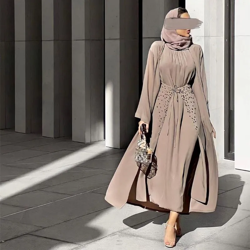 Ropa étnica Cuentas artesanales Conjunto musulmán de 3 piezas Traje a juego Crepe arrugado Abaya abierta Kimono Vestido de manga larga Falda envolvente Dubai Autum