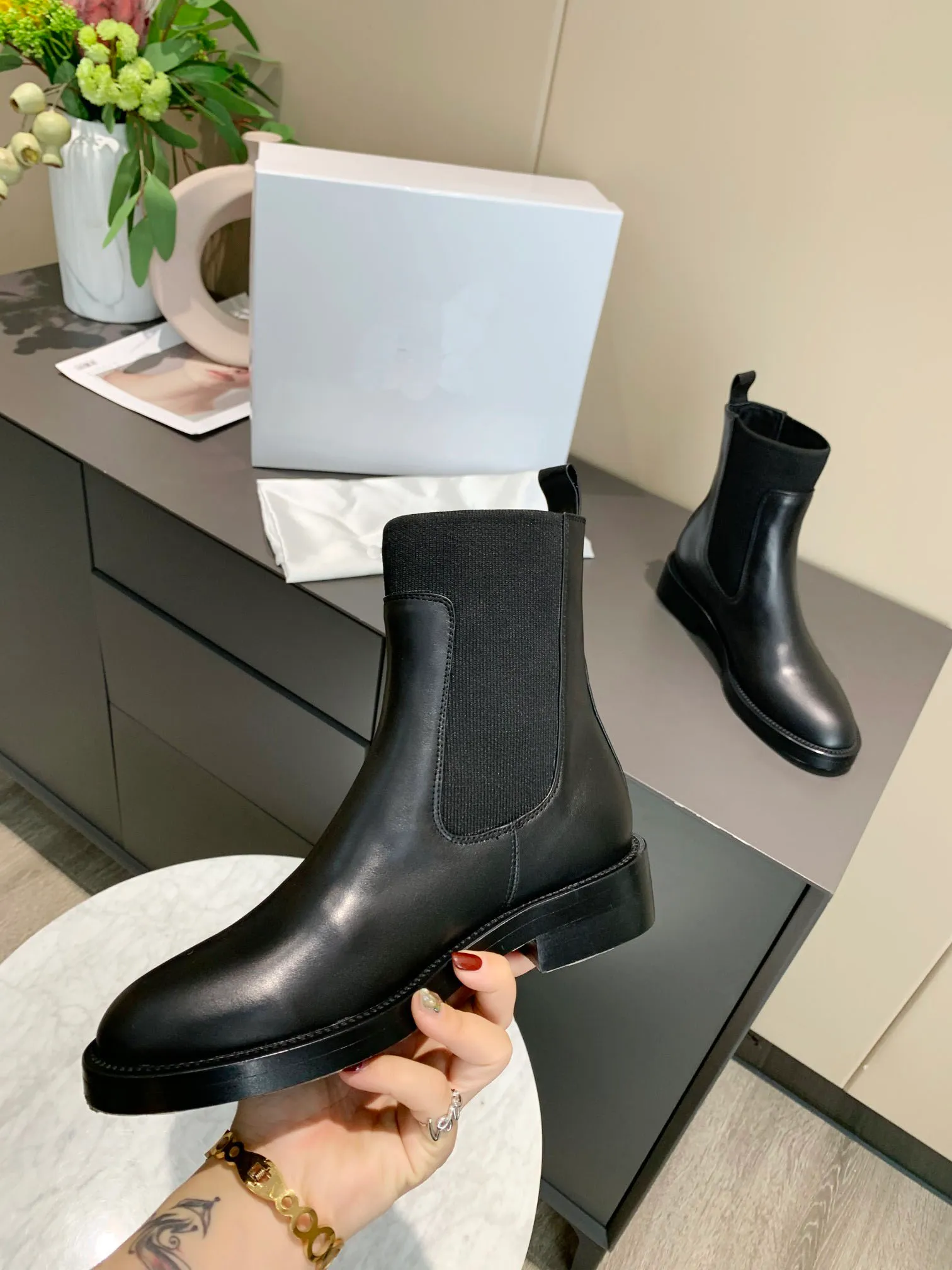 [With Box]Designer thick-soled Martin boots women`s 2021 spring and autumn short boot British style  mid-tube smoke tube bootss