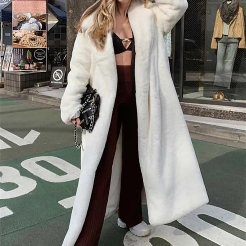ロータロ冬の長い白いふわふわのふわふわの暖かい特大のフェイクの毛皮のコートの女性が付いている韓国のファッションの上着211130