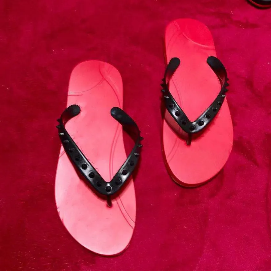 Yüksek kaliteli flip flop terlikleri siyah beyaz moda spor ayakkabılar yaz plaj slayt ayakkabıları erkek kadın sandalet flip flops chaussures eğitmenleri kutu 1978 002