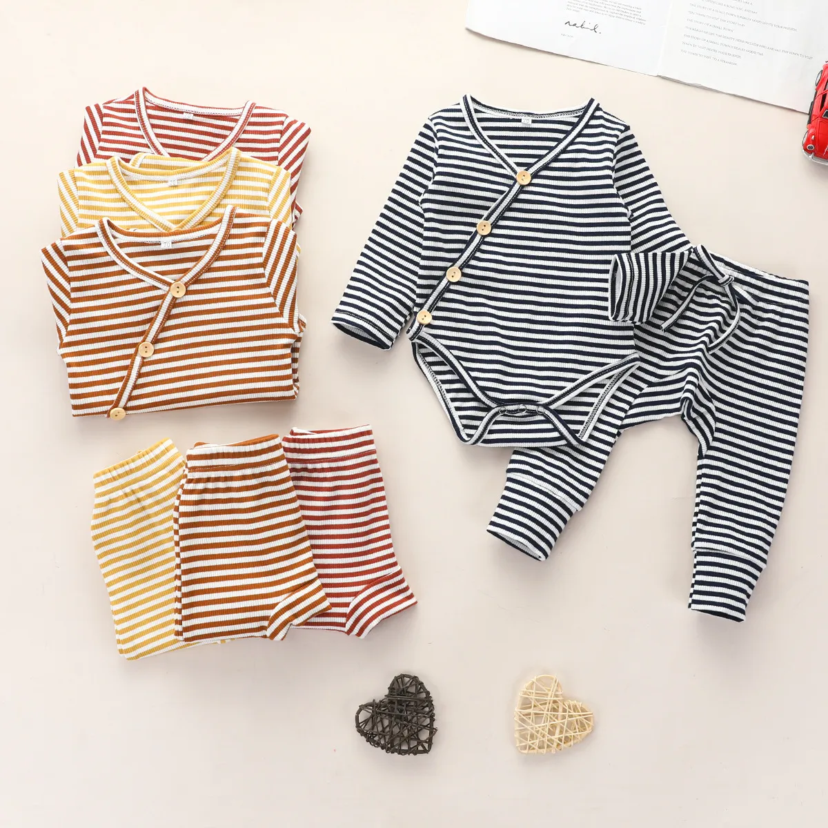 Baby Clotings Conjuntos Color Sólida Stripe Romper Pit Manga Longa Suéter + Calças Botão Projeto Pijamas Meninos Meninas Crianças Ternos 2 Pçs / Set 4Colors WMQ754