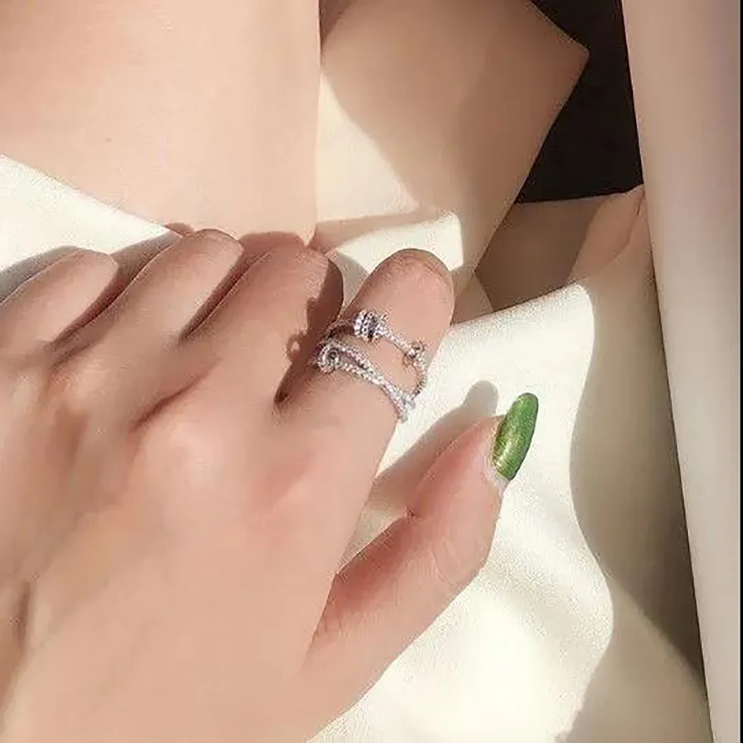 Luxurys Desingers ring pekfingerringar Kvinnlig modepersonlighet Ins Trendy Nisch Design Tid för att köra Internet Celebrity Ring Elegant med Woman Good Nice AAA