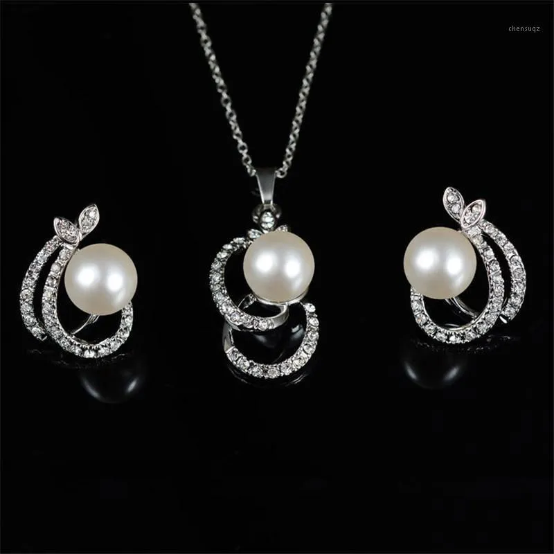 Boucles d'oreilles collier Vintage femme perle blanche ensemble de bijoux charme couleur argent goujon pour les femmes Simple cristal géométrie chaîne de mariage