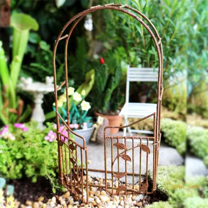 Fairycome Fairy Garden Gate Arrugginito Giardino in miniatura Arco con porta oscillante Mini Arbor Arbor Arbor Arbor Vintage Iron Metallo Metallo Ornamenti 210727