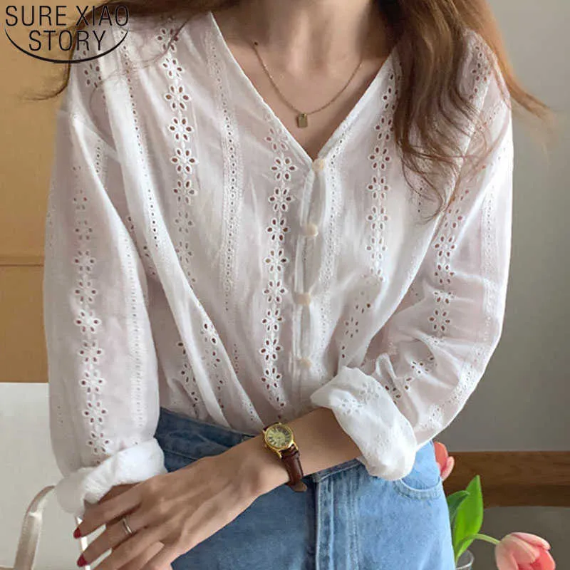 Sommarvit Blus Kvinnor Koreanska Mode Toppar Elegant Broderad Hook Flower V-Neck Cotton Shirt Solid Blusas 14765 210527
