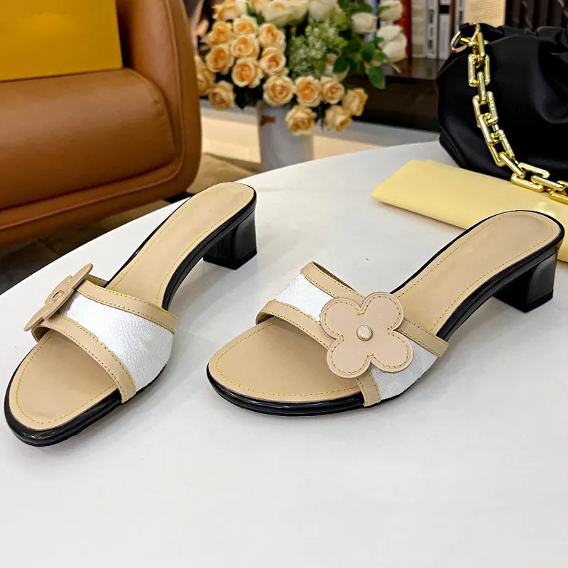 2022 LUXURY Women`s slippers waterfront brown leather Sandals pump Aria slingback 4.5cm heel shoes are presented in classic flower rivets with orange box dust bag 35-42
