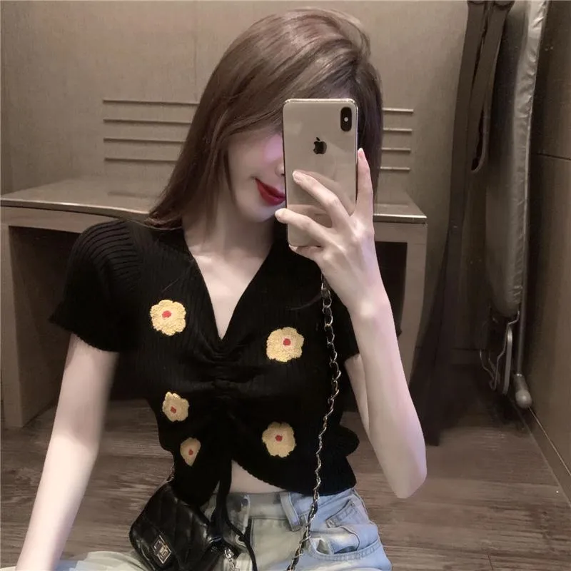 Women's T-Shirt Flowers Embroidered Knitted Shirt Short Sweater Thin Cardigan Slim V-neck Coat Ladies Pullovers A485