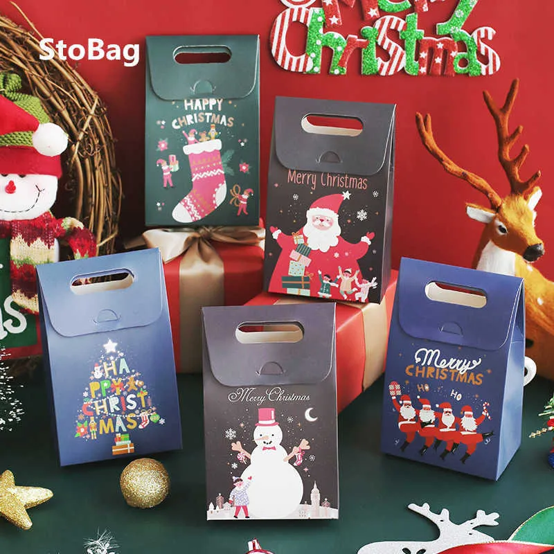 StoBag 10 pcs Joyeux Noël Protable Sacs En Papier Pour La Fête À La Main Cadeau Emballage Biscuits Chocolat Enfant Faveur Sac De Rangement 210602