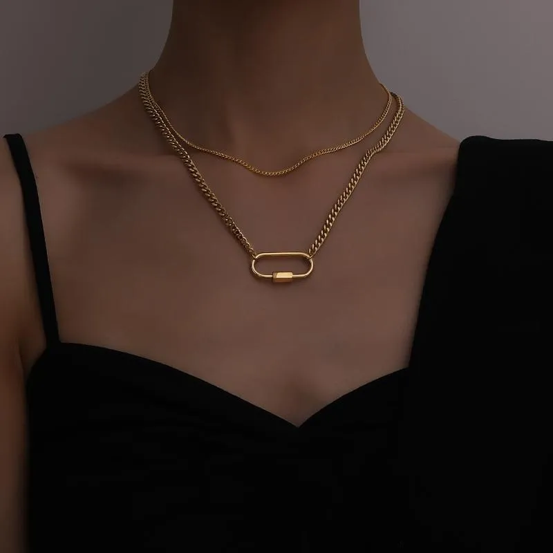 Peri'sBox Goldfarbene Sicherheitsnadel-Karabiner-Halsketten, zweilagig, oval, für Frauen, minimalistischer Edelstahl-Schmuckanhänger