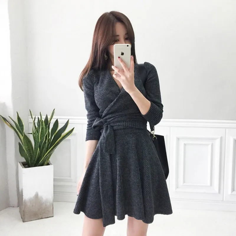 LLZACOOSH Autumn and winter Korean temperament sweater knitted Dress sexy V-neck Cross Slim Thick and warm Dresses Vestidos 210514