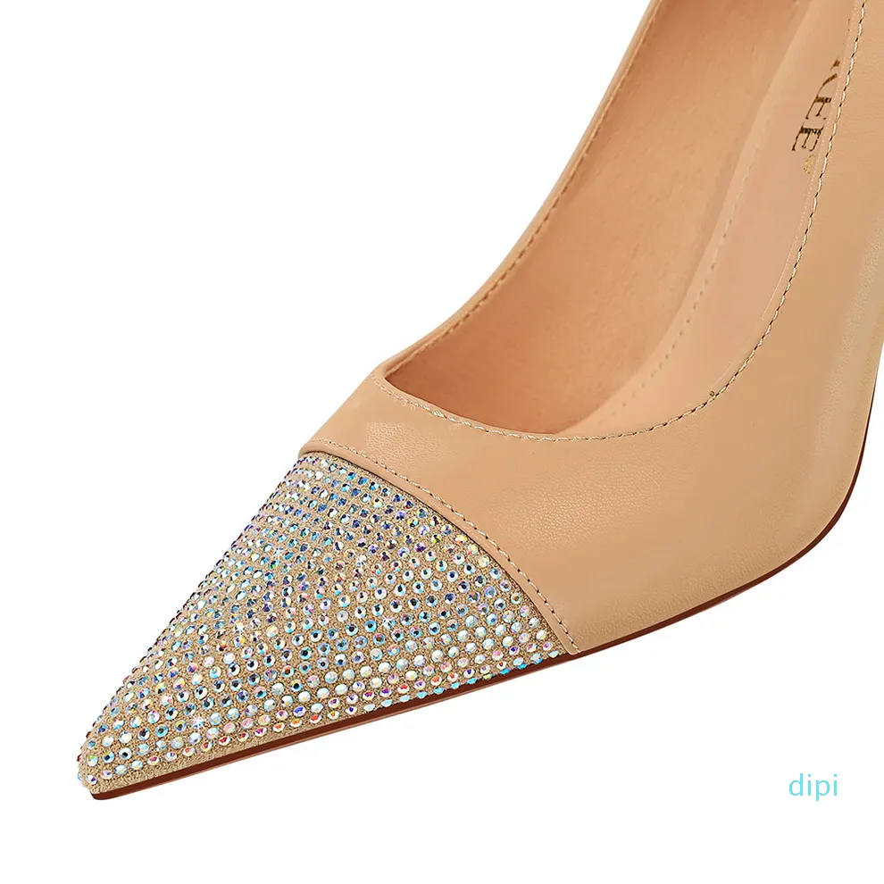 Hot Sales-2021 Estilo da moda coreana sapatos femininos banquete de salto alto são estilete fino boca rasa brilhante strass pontiagudo