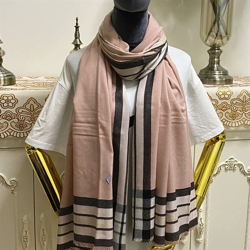 新しいスタイルの良質100％カシミア素材薄くて柔らかいピンク色の女性のための長いスカーフサイズ205cm -92cm218z