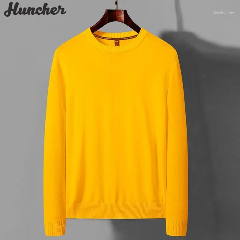 Huncher mens stickad tröja män 2021 höst koreanska mode vintage solid stickning pullover slim passform jumpers gula tröjor för män