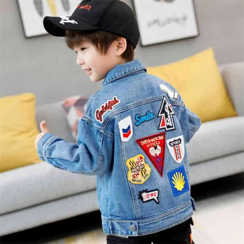 Spring Fall Baby Boy Denim Coats Tenn-down Collar Jeans Jackor för Teenage Boys Bomull Koreansk Tecknad Tops 4 8 12 ÅR 210622