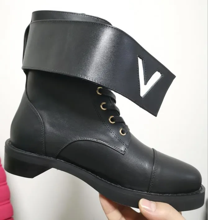 twist lace boots