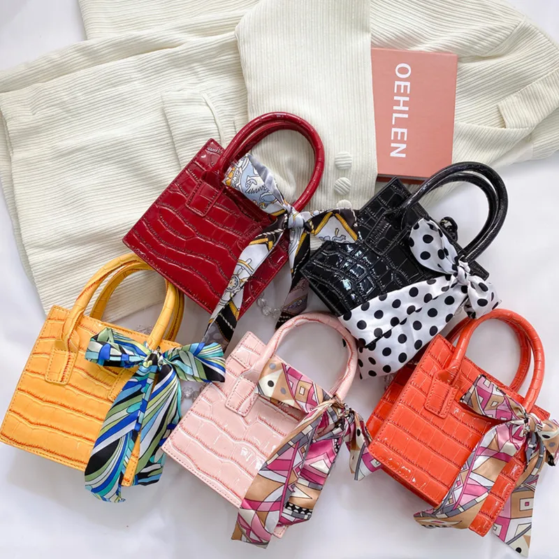 럭셔리 키즈 실크 스카프 핸드백 패션 어린이 Bowknot 체인 한 어깨 가방 디자이너 여성 미니 지갑 메신저 가방 V496