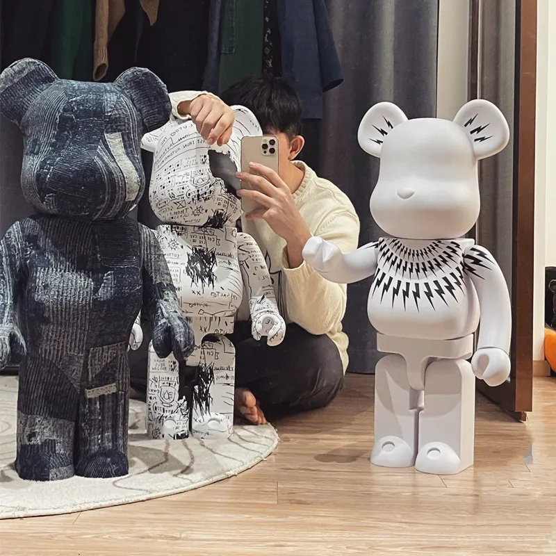 Macau Limited Edition White Lightning Bearbrick: 400% Trendy