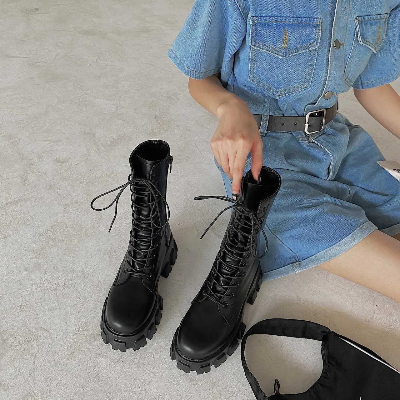 Kadın ayakkabı Beyaz Çizmeler Sonbahar Moda Siyah Deri Platformu Gotik Punk Savaş botları Orta Buzağı kadın Y0905