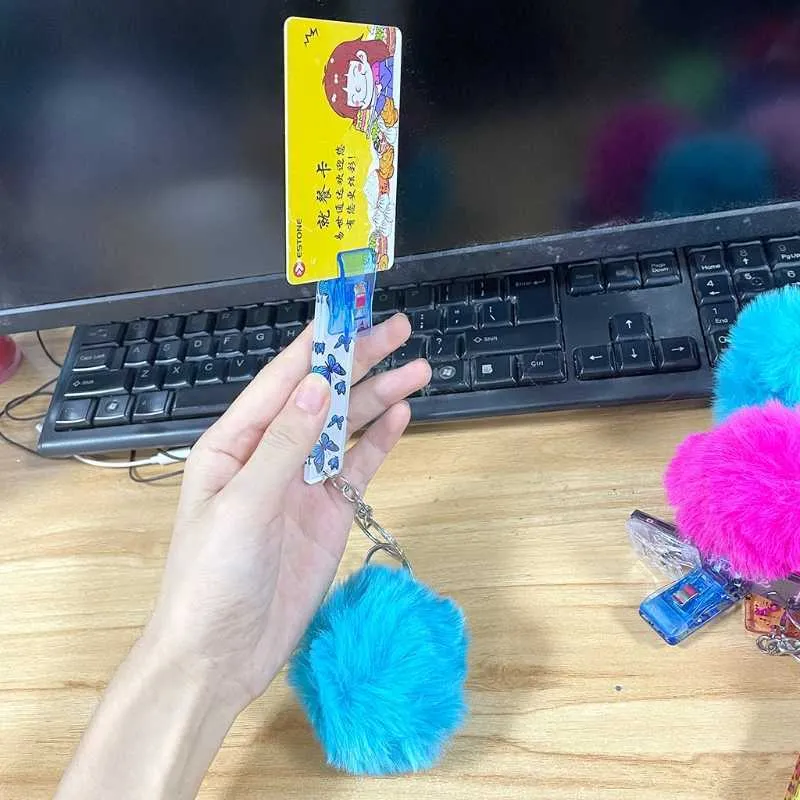 Cartão de crédito PUXLOR ATM Chaveiro Bonito Acrílico Débito Banco Cartão Grabber Para Unhas Longas Com Pom Ball e Plástico Clipe G1019